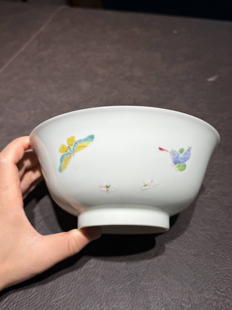 清雍正 粉彩蝶恋花纹碗 - 图5