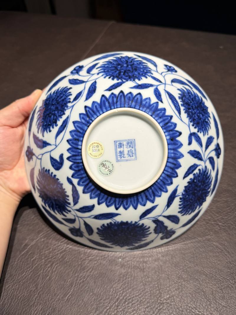 清雍正 仿宣德青缠枝莲纹斗笠大碗 - 图11