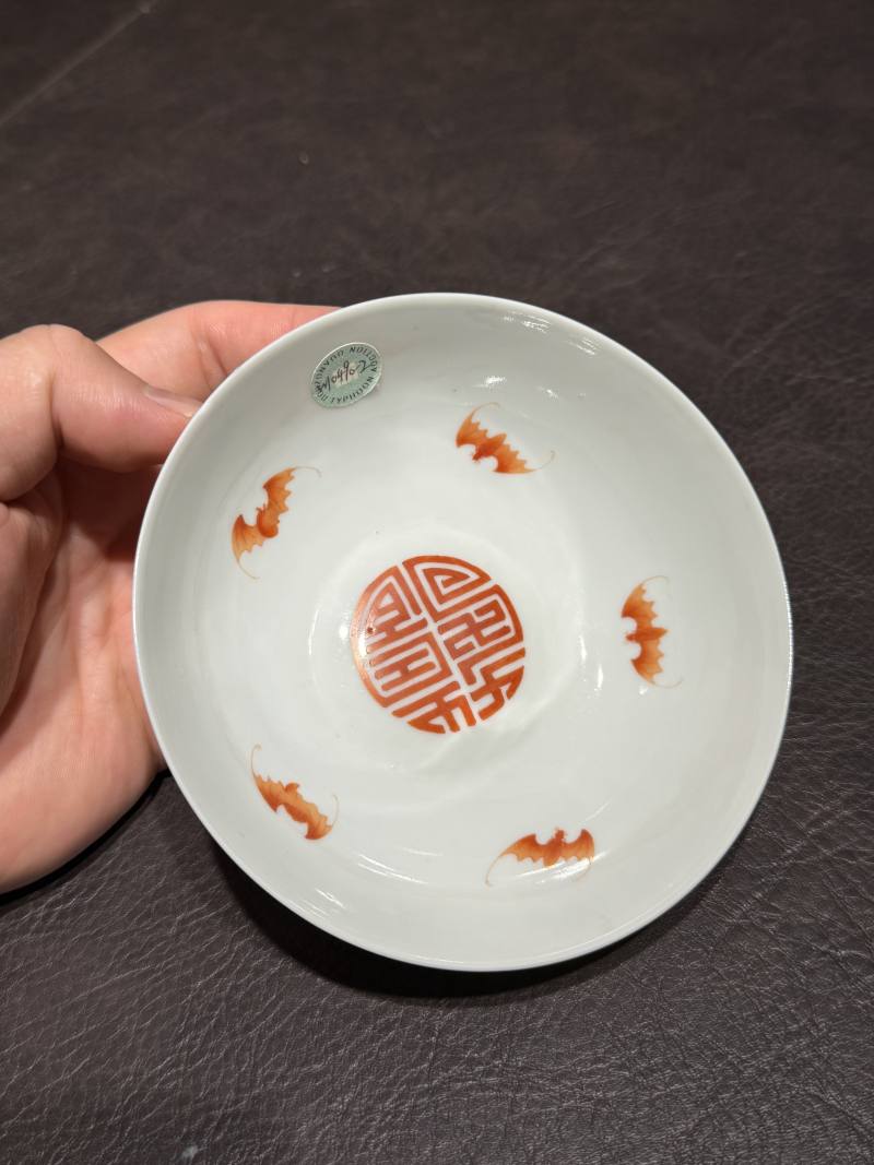 清道光 “嶰竹造”宫粉地洋彩开光博古花卉纹宫碗 - 图6