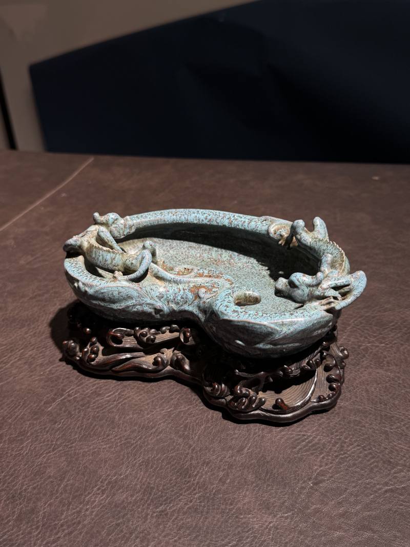 清雍正 炉钧釉海水蟠龙灵芝如意洗（配木座） - 图4