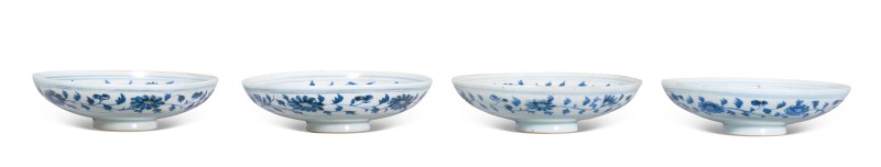 元代 青花缠枝花一束莲纹盘一组四件 - 图4