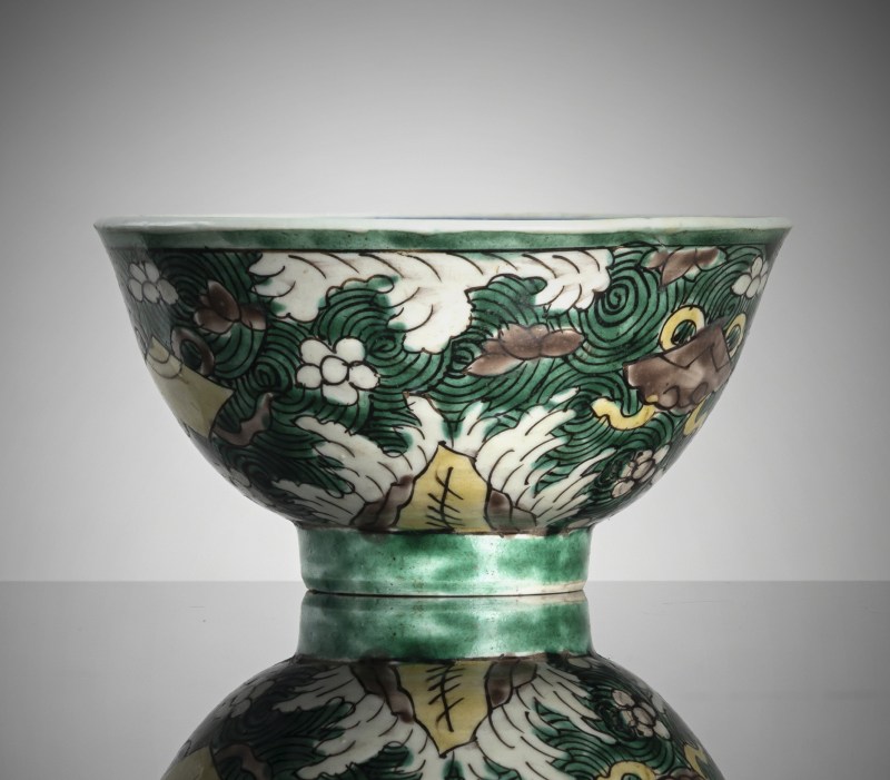 A blue and white and 'famille verte' porcelain bowl - 图3