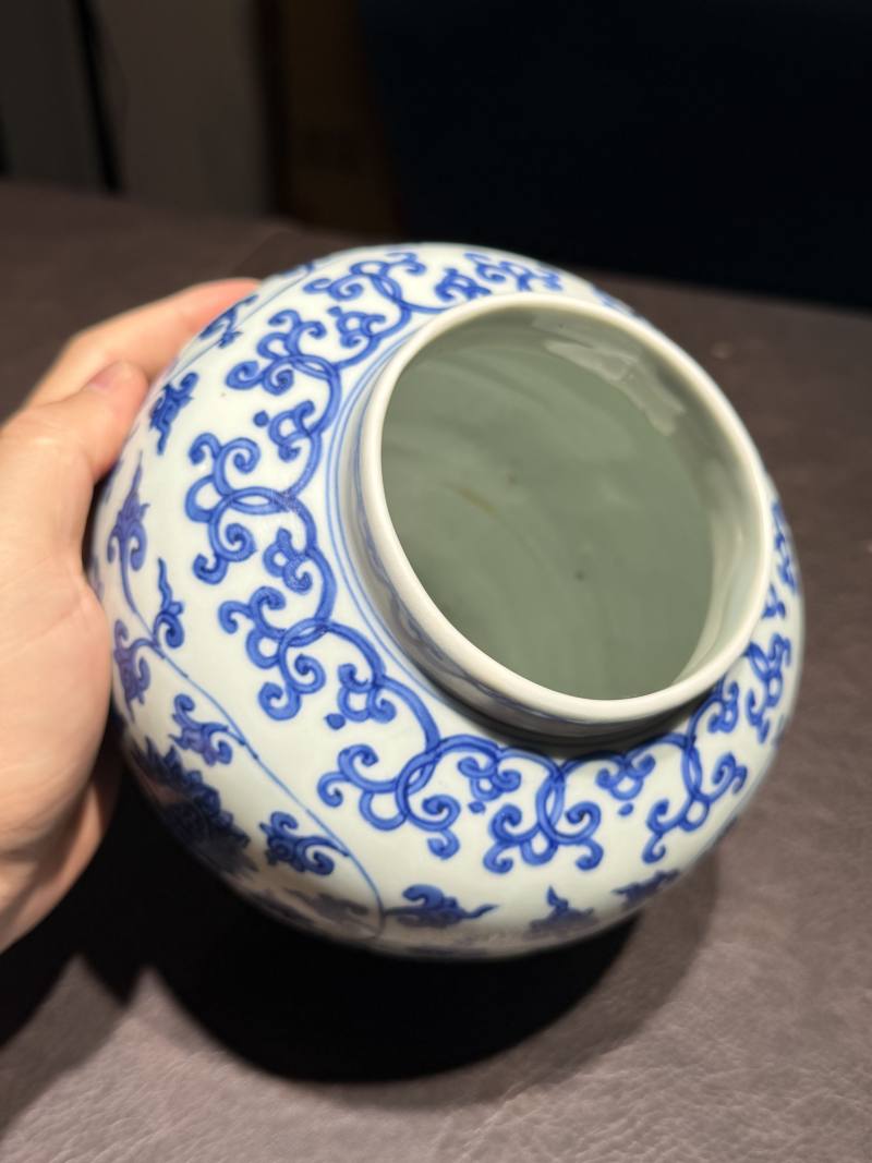 明万历 青花缠枝莲纹罐 - 图11