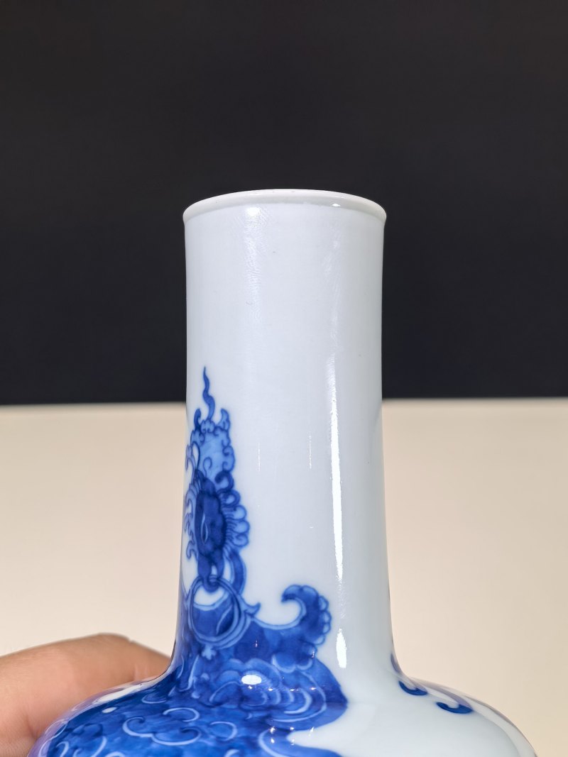 清康熙 青花夔凤纹摇铃尊 - 图8