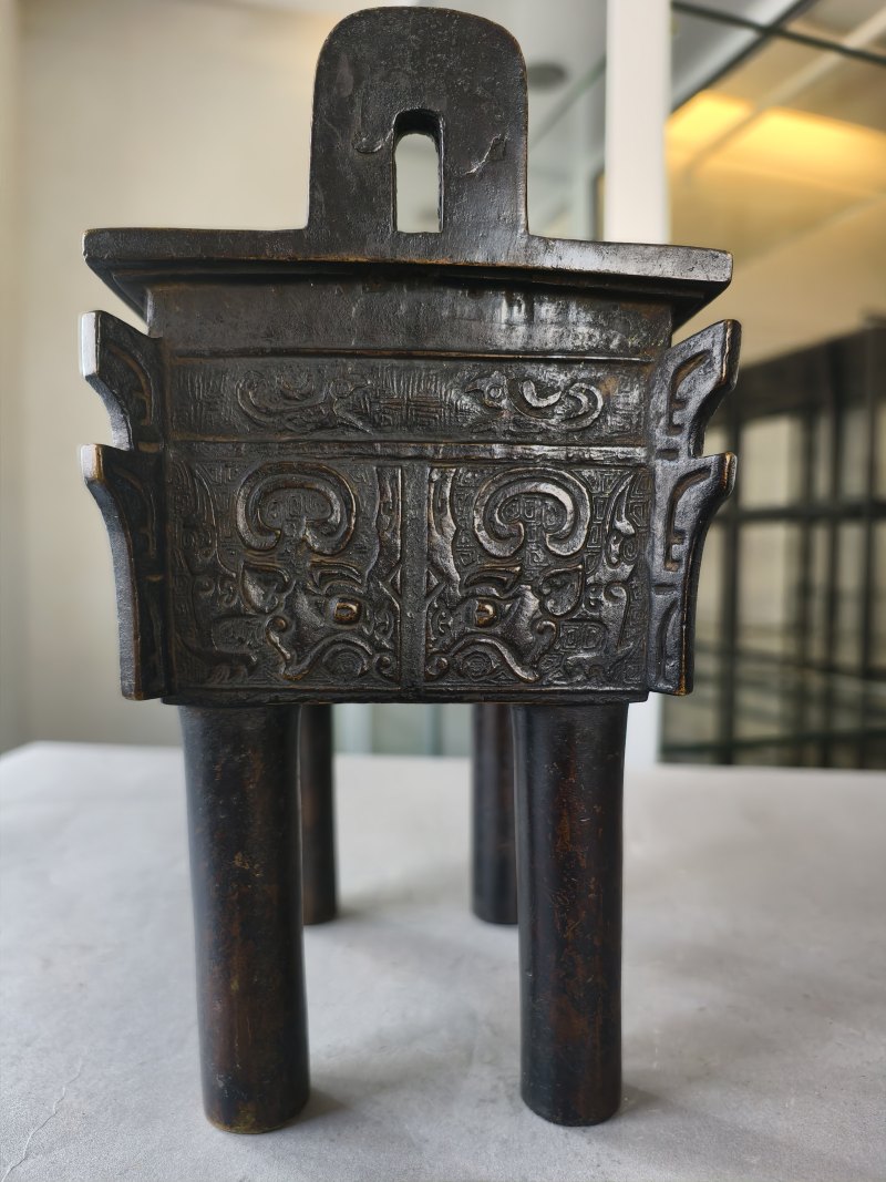 A bronze incense burner in the shape of the 'fang ding' food vessel in archaic style - 图11