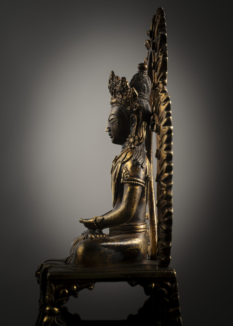 A gilt-bronze figure of Amitayus seated on a throne - 图3
