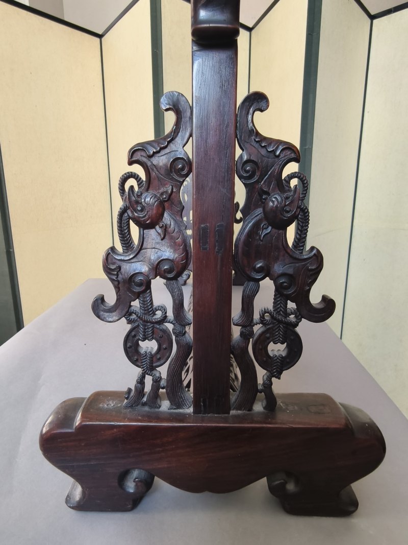 A fine carved Duan stone panel mounted as table screen - 图20