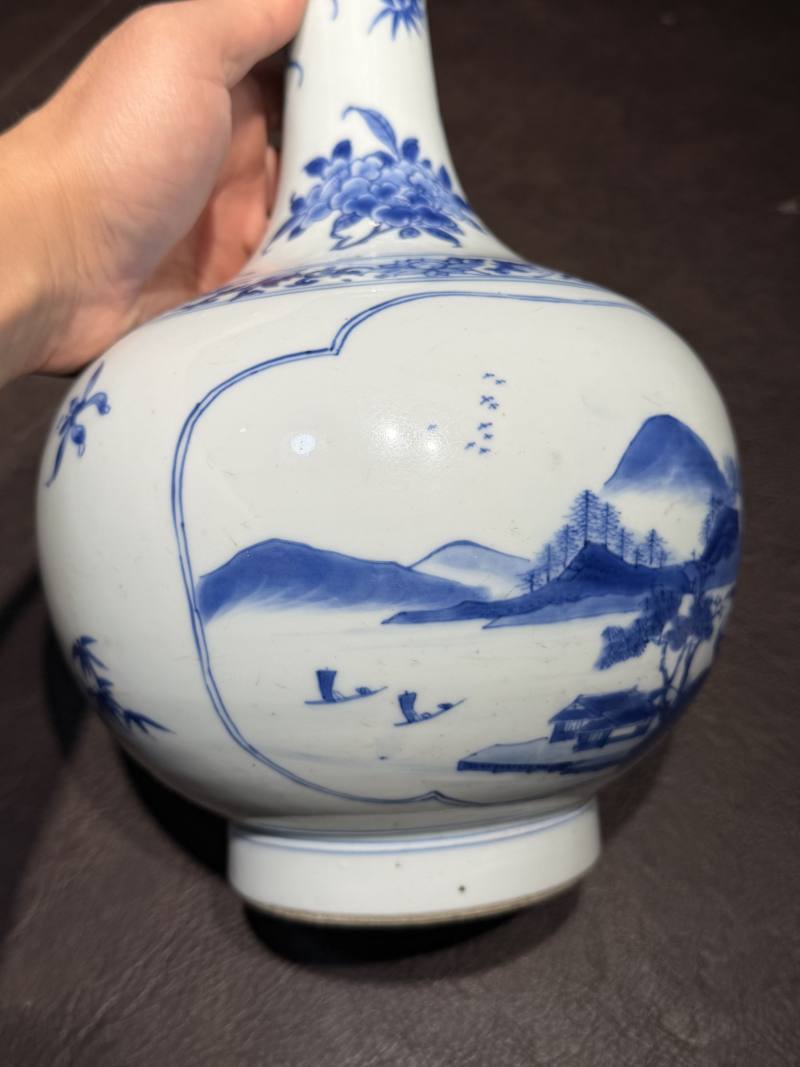 明崇祯 青花开光山水图长颈瓶 - 图10