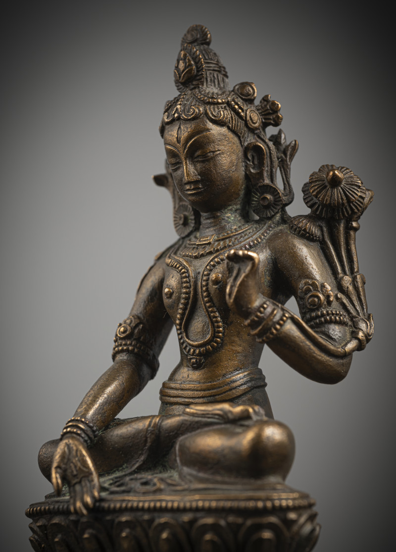A BRONZE FIGURE OF A TARA - 图4