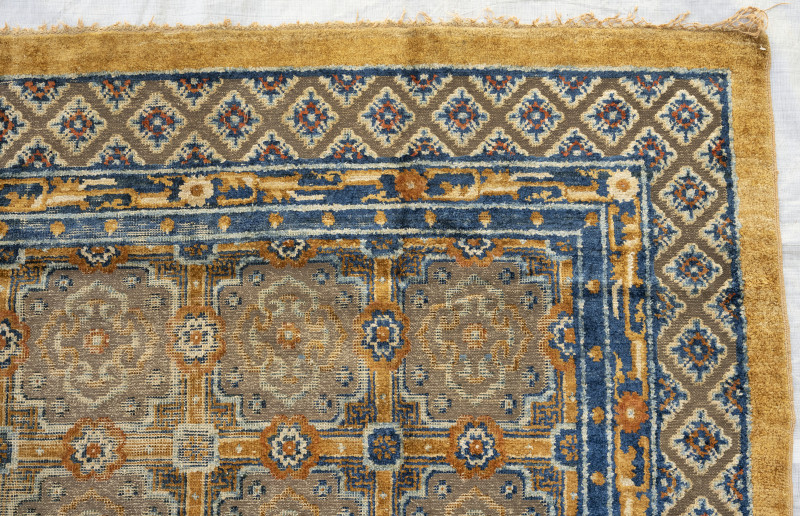A silk carpet - 图5