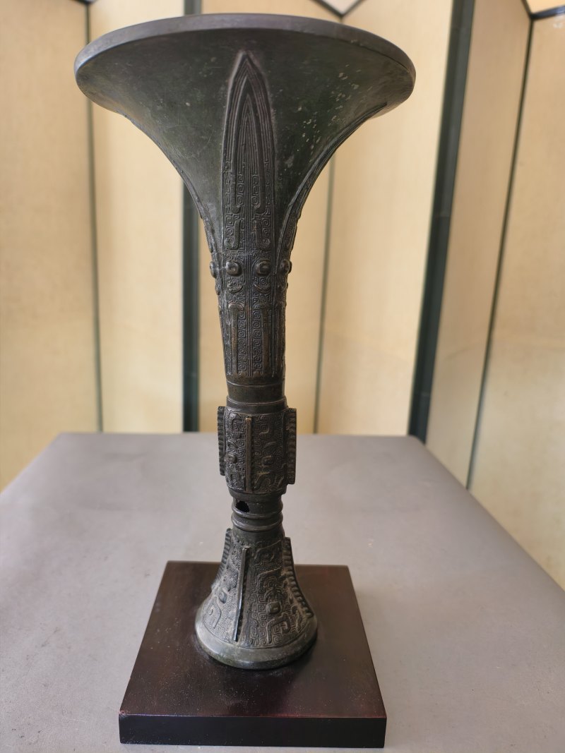 A bronze 'gu' vase with archaistic relief decoration - 图12