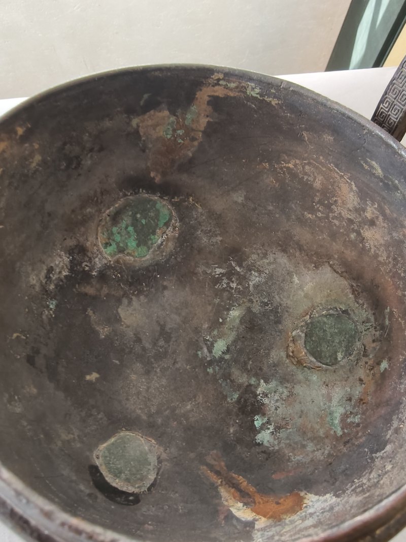 Three-legged bronze food vessel "ding" type - 图9