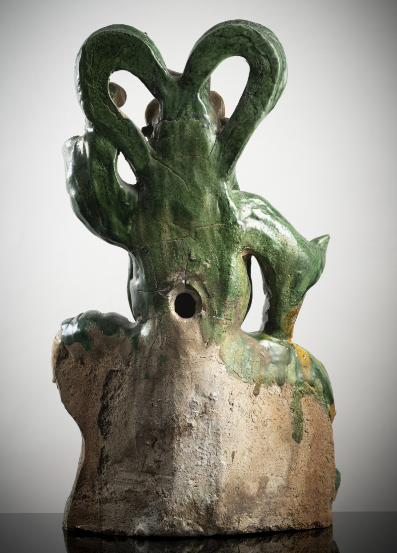 A large 'sancai' ceramic figure of a guardian - 图2