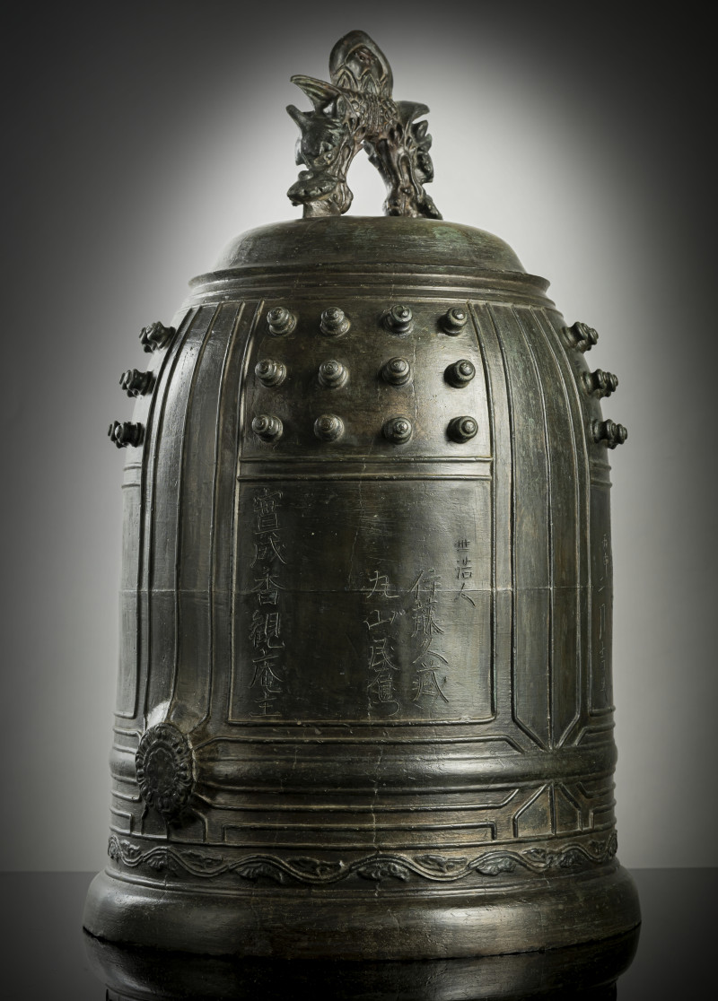 A large temple bronze bell with inscription - 图3
