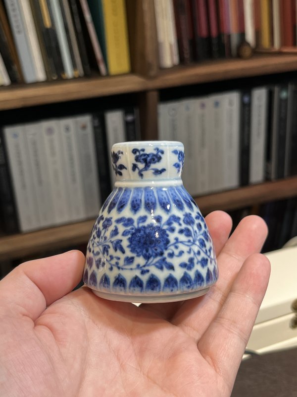清雍正 仿宣窑青花缠枝莲纹花插 - 图4
