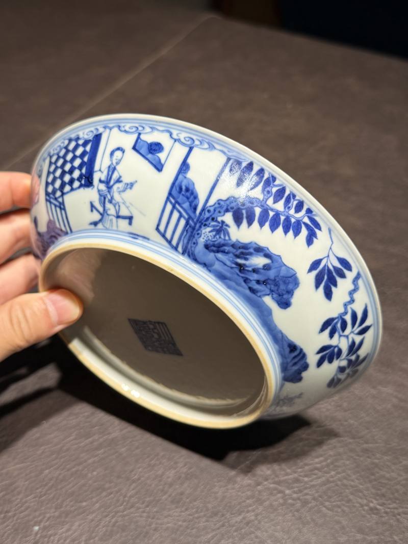 清乾隆 仿宣德青花庭院仕女纹盘 - 图17