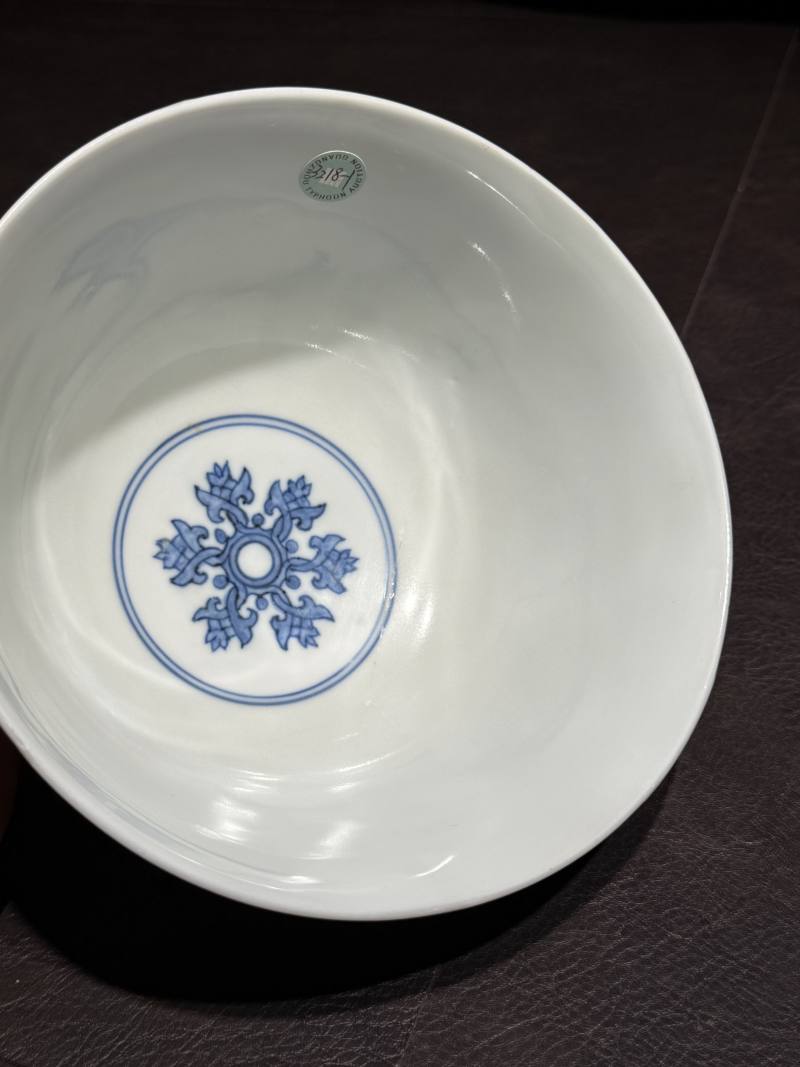 明成化 青花香草龙纹碗 - 图11