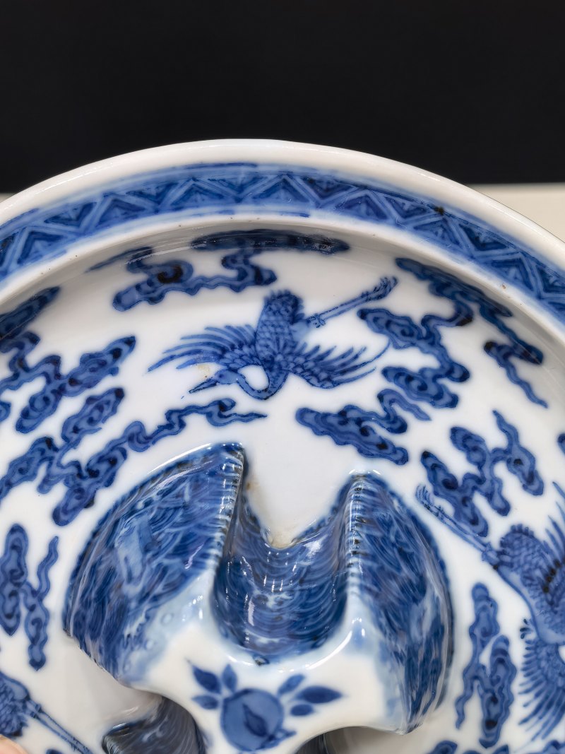 清乾隆 青花云鹤纹爵杯及江山一统爵盘一套 - 图23