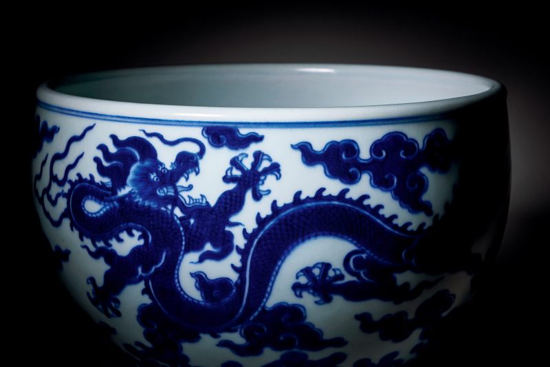清乾隆 仿嘉窑青花云龙纹卷缸 - 图2