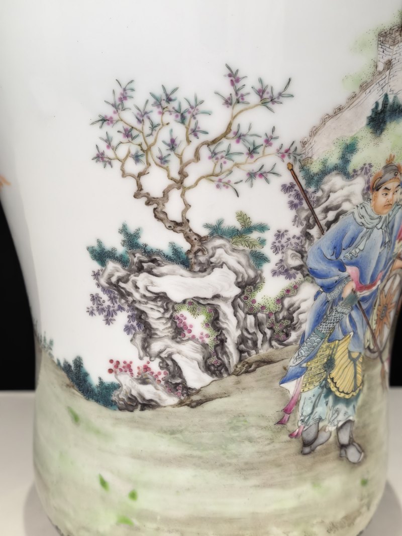 民国 仿乾隆珐琅彩献宝图瓶 - 图14