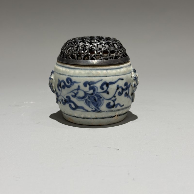 清代 青花缠枝莲兽耳香薰 - 图7