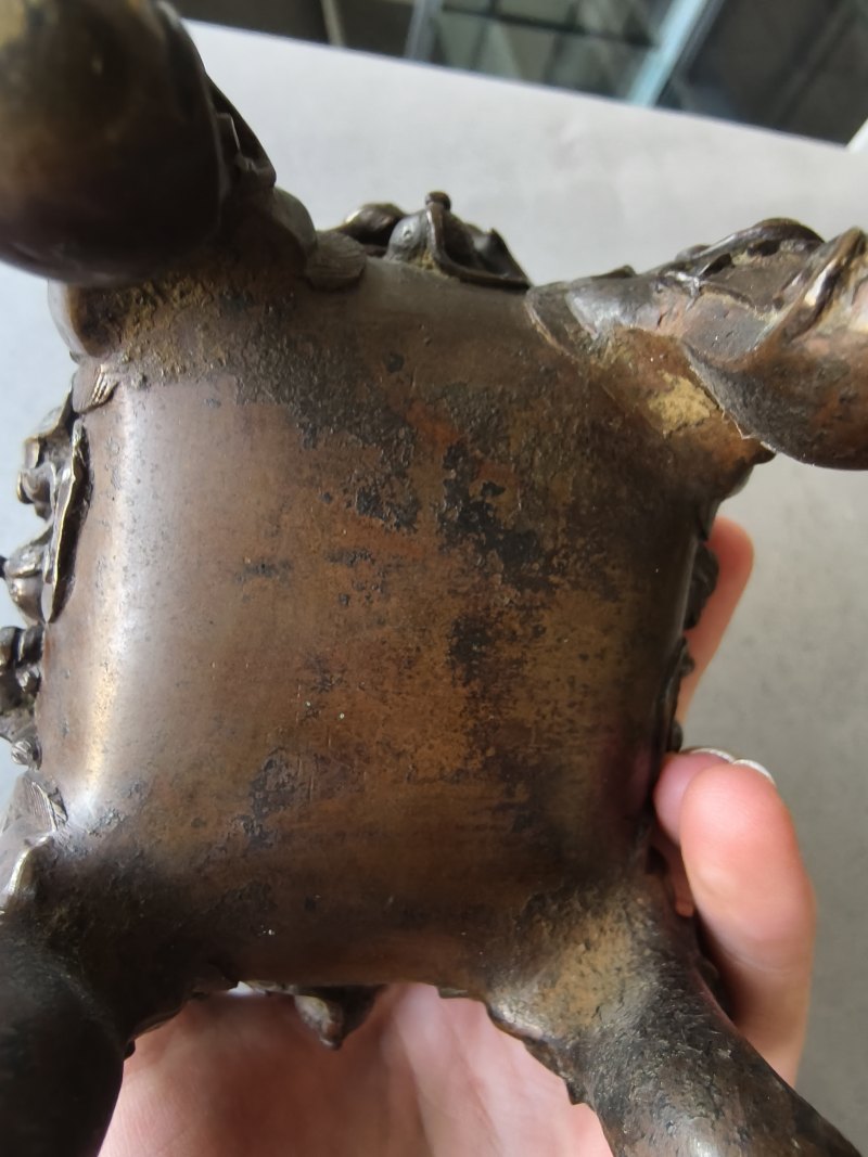 A bronze censer and a part-gilt 'gu'-shaped bronze vase - 图21