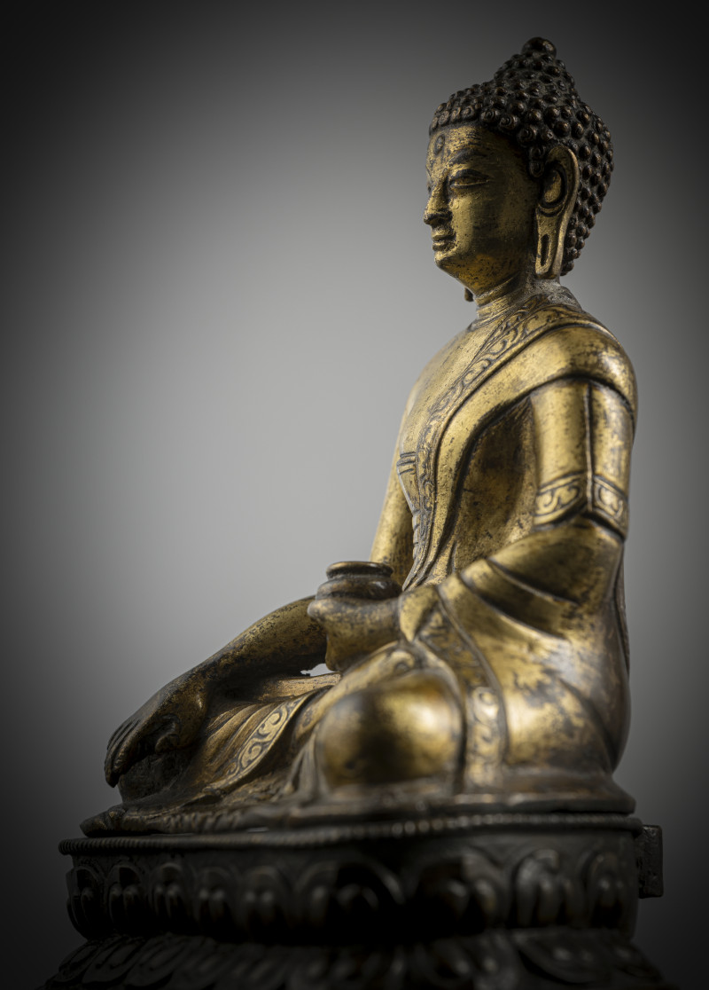 A GILT-COPPER FIGURE OF BUDDHA SHAKYAMUNI - 图3