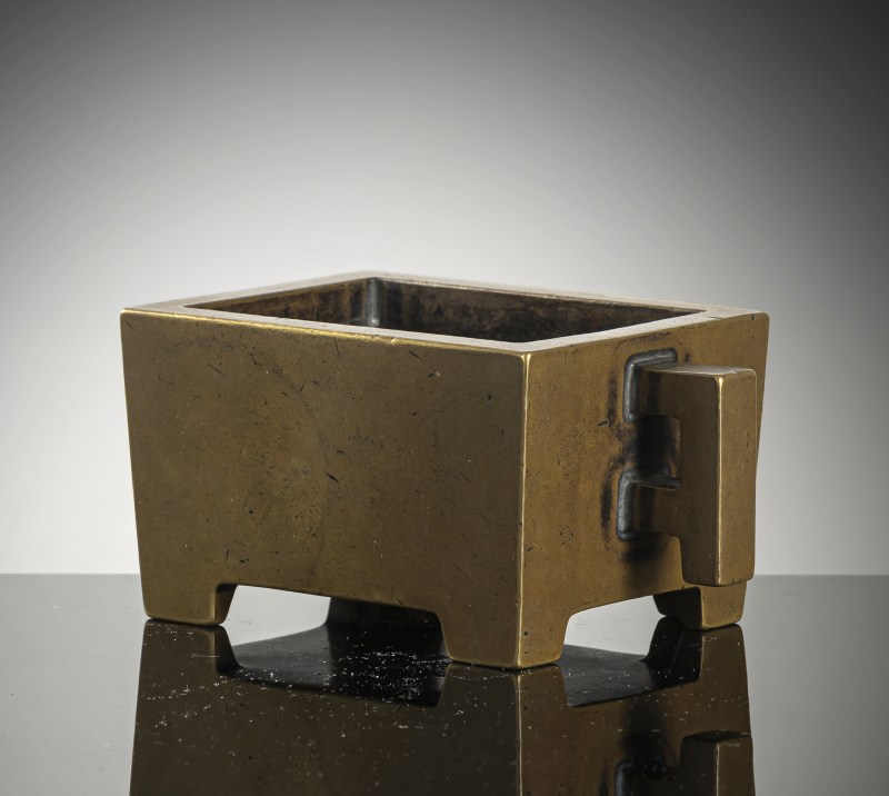 A rectangular twin-handled bronze censer with fitted bronze stand - 图3