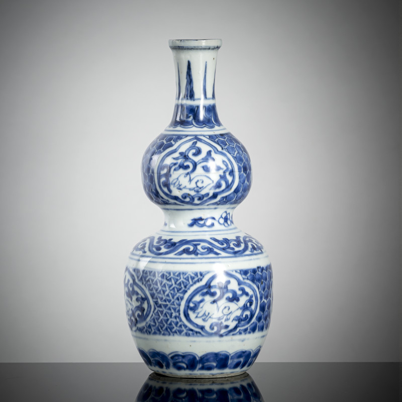 An underglaze blue gourd-shaped vase with hare motifs
