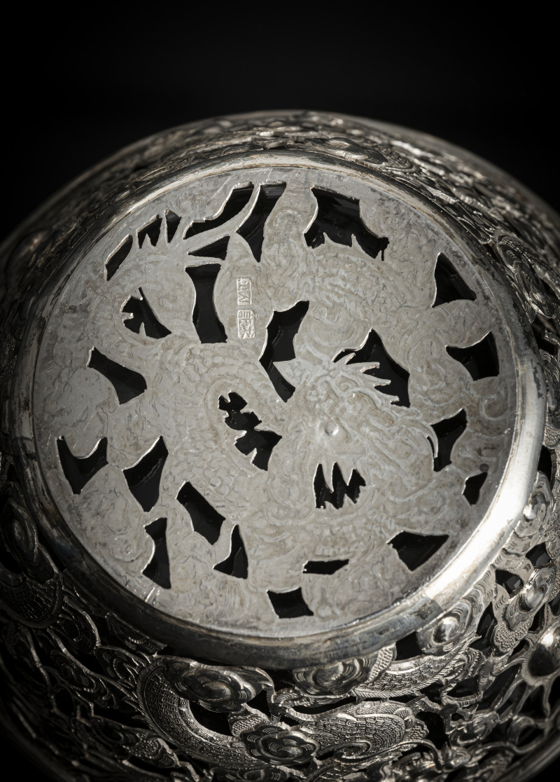 A set of six silver bowls with glass inserts in wooden box, - 图4