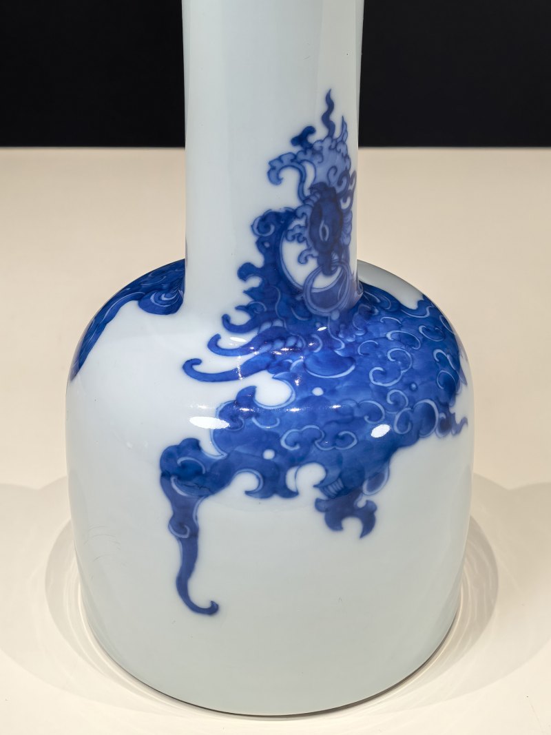 清康熙 青花夔凤纹摇铃尊 - 图9