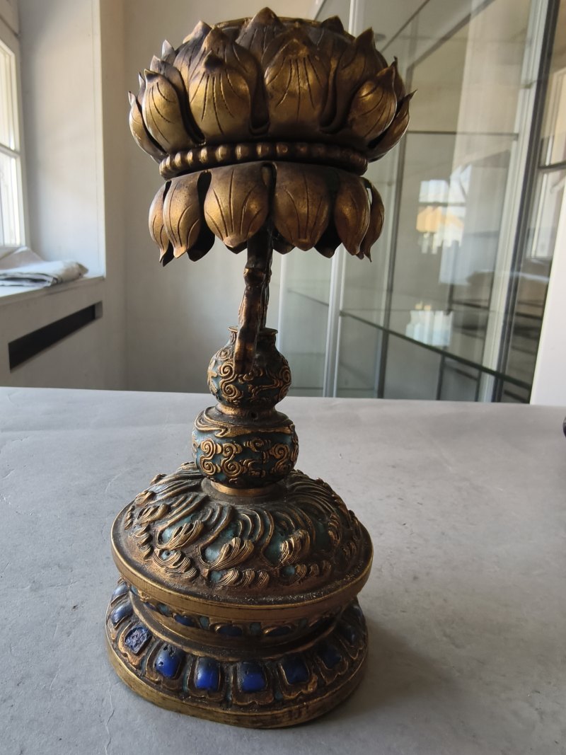 A Buddhist altar emblem made of fire-gilt copper with enamel decoration and lotus for incense sticks - 图11