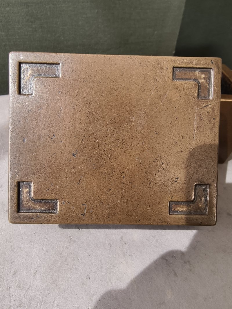 A rectangular twin-handled bronze censer with fitted bronze stand - 图18