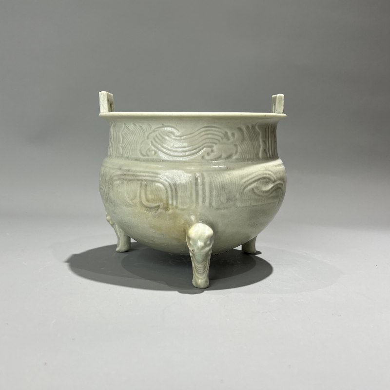 明代 青白釉仿古纹鼎式炉 - 图11