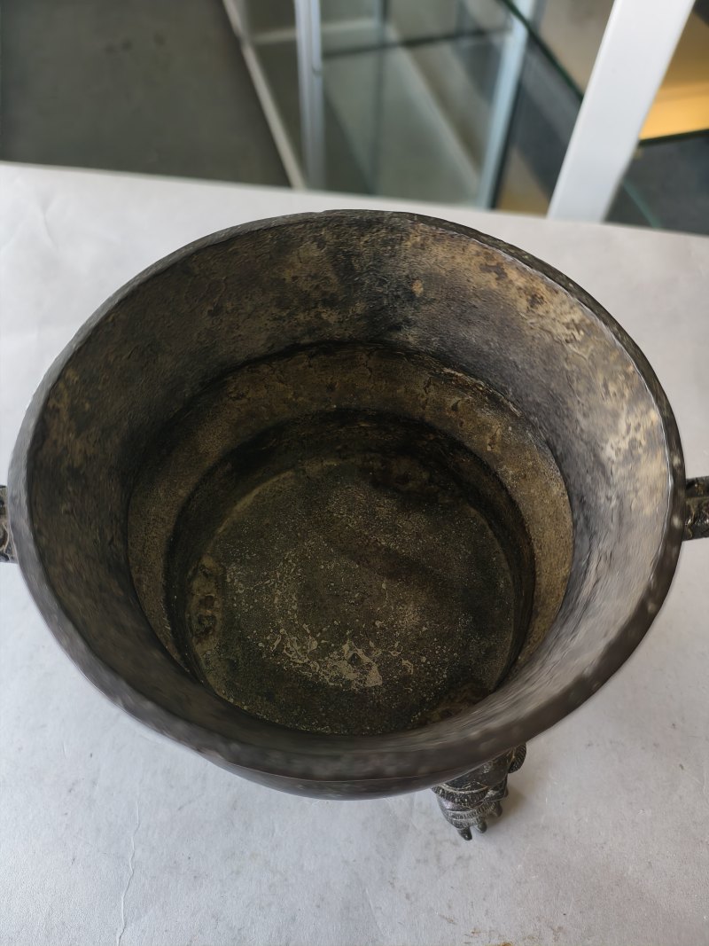 Ann unusual bronze censer on three feet with dragon handles - 图6