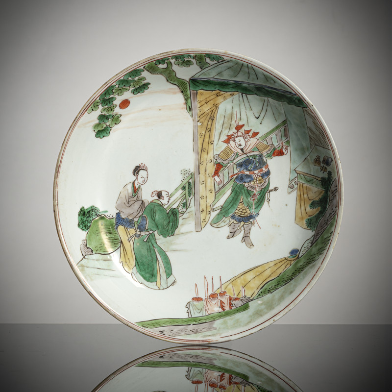 Porcelain plate with 'Famille verte' figurine decoration - 图1