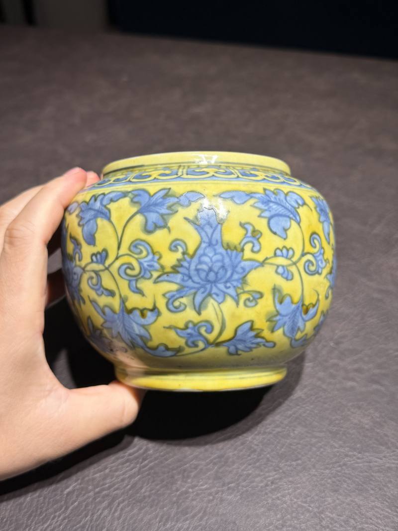 明嘉靖 黄地青花缠枝莲纹盖罐 - 图13