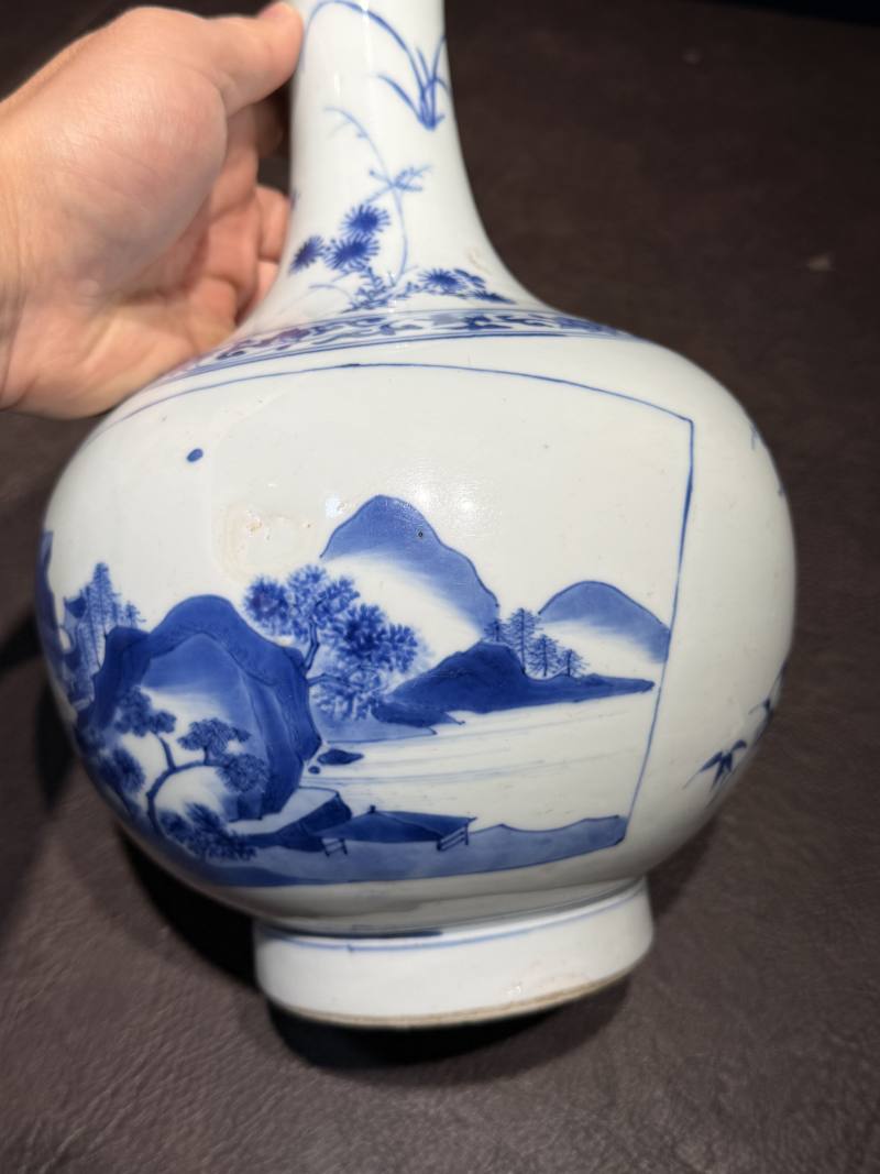 明崇祯 青花开光山水图长颈瓶 - 图11