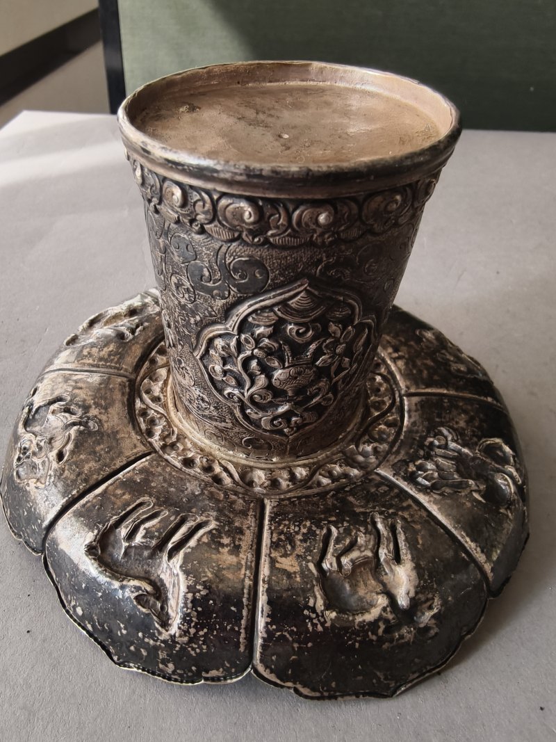 A jade bowl with stand and cover in silver with animals and floral motifs in relief - 图22