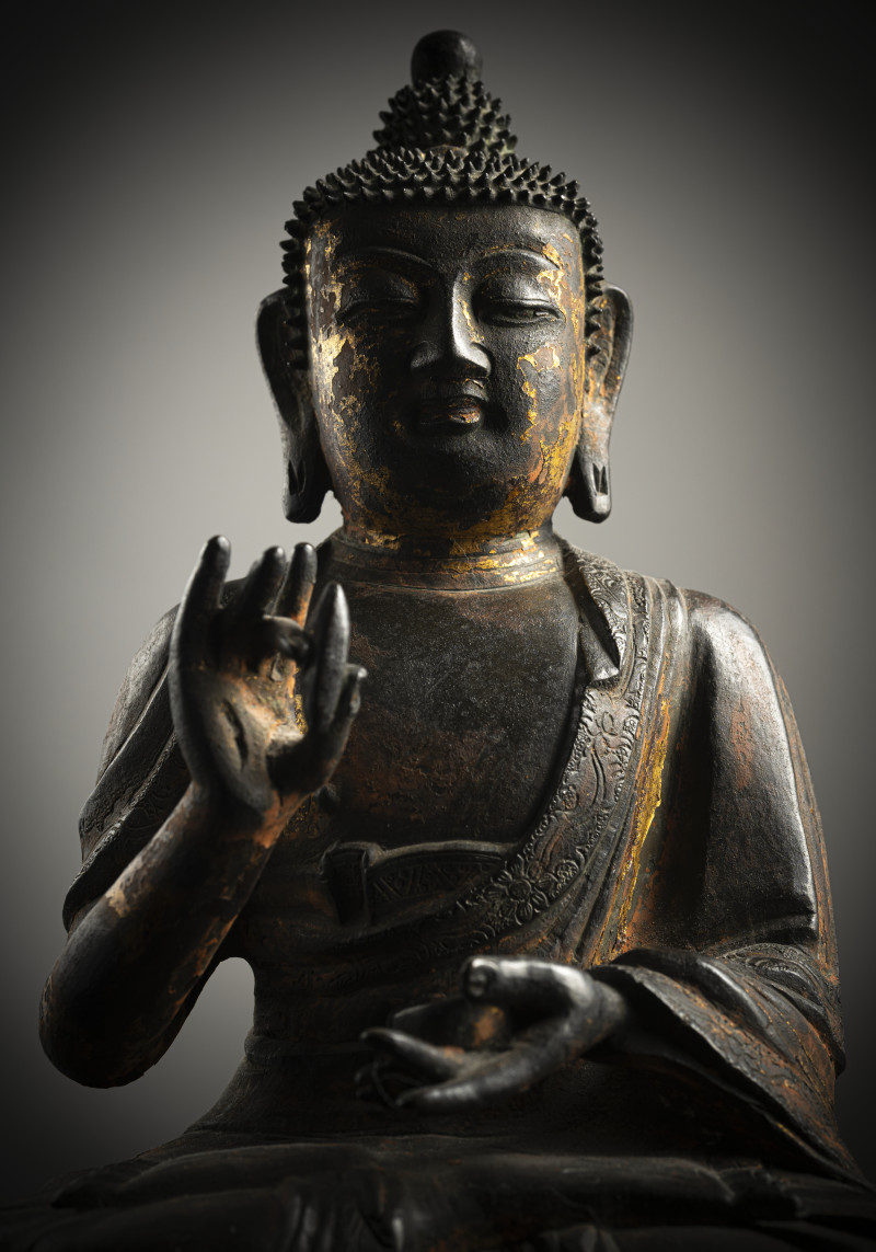 A bronze figure of Buddha Shakyamuni on a lotus throne with remnants of gilding - 图3