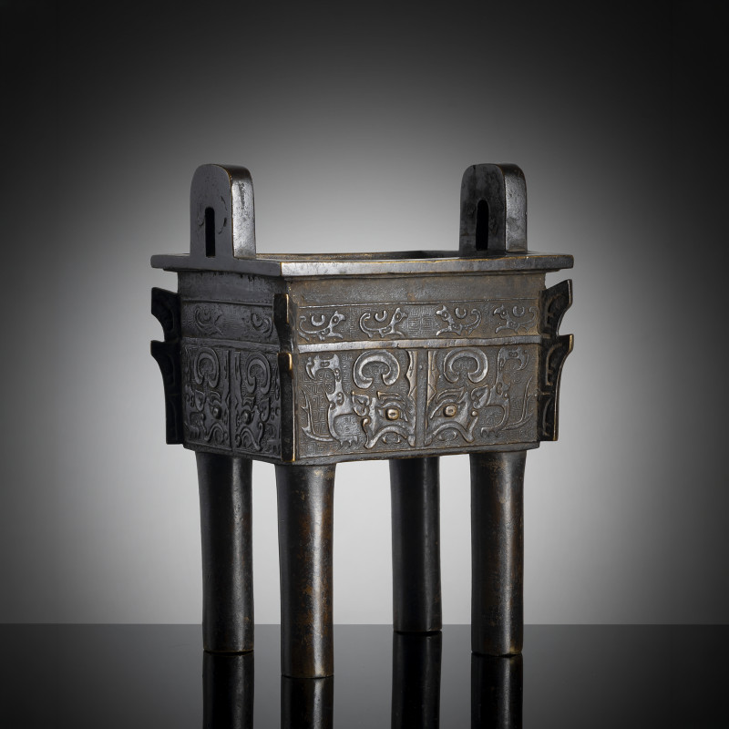 A bronze incense burner in the shape of the 'fang ding' food vessel in archaic style - 图2