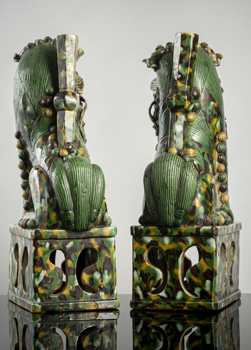 A pair of 'sancai' -glazed buddhist lion joss-stick lion holders - 图3
