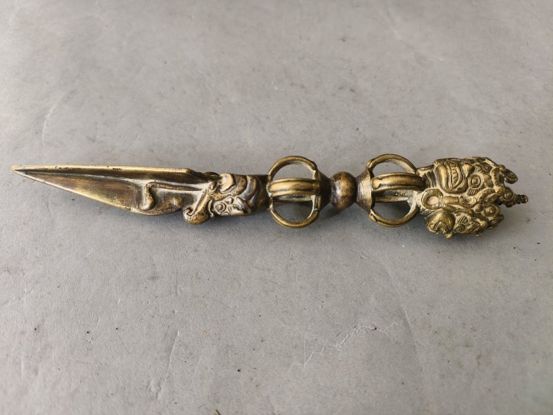 Ritual dagger phurbu made of brass or bronze respectively - 图10