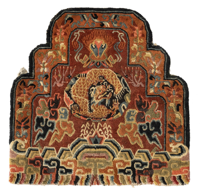A Throne carpet and two rugs - 图2