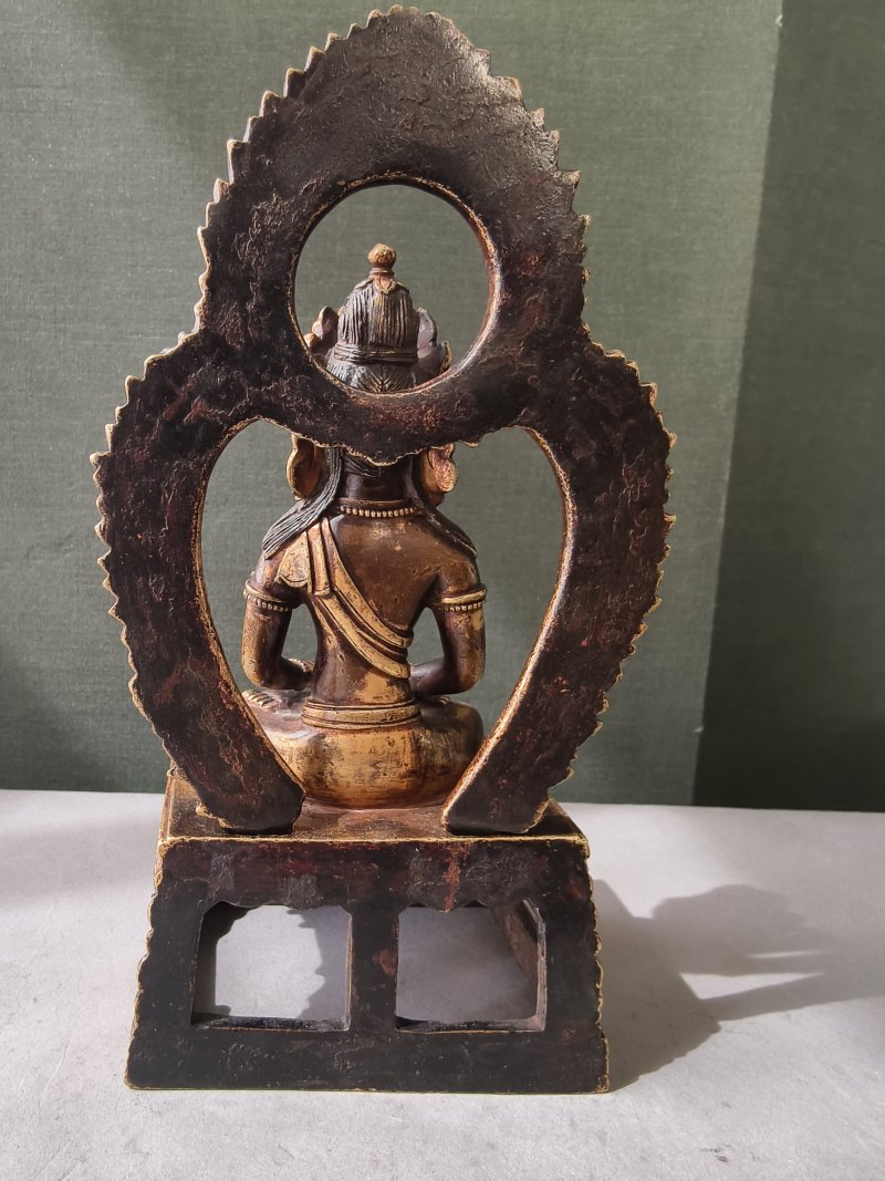 A gilt-bronze figure of Amitayus seated on a throne - 图9