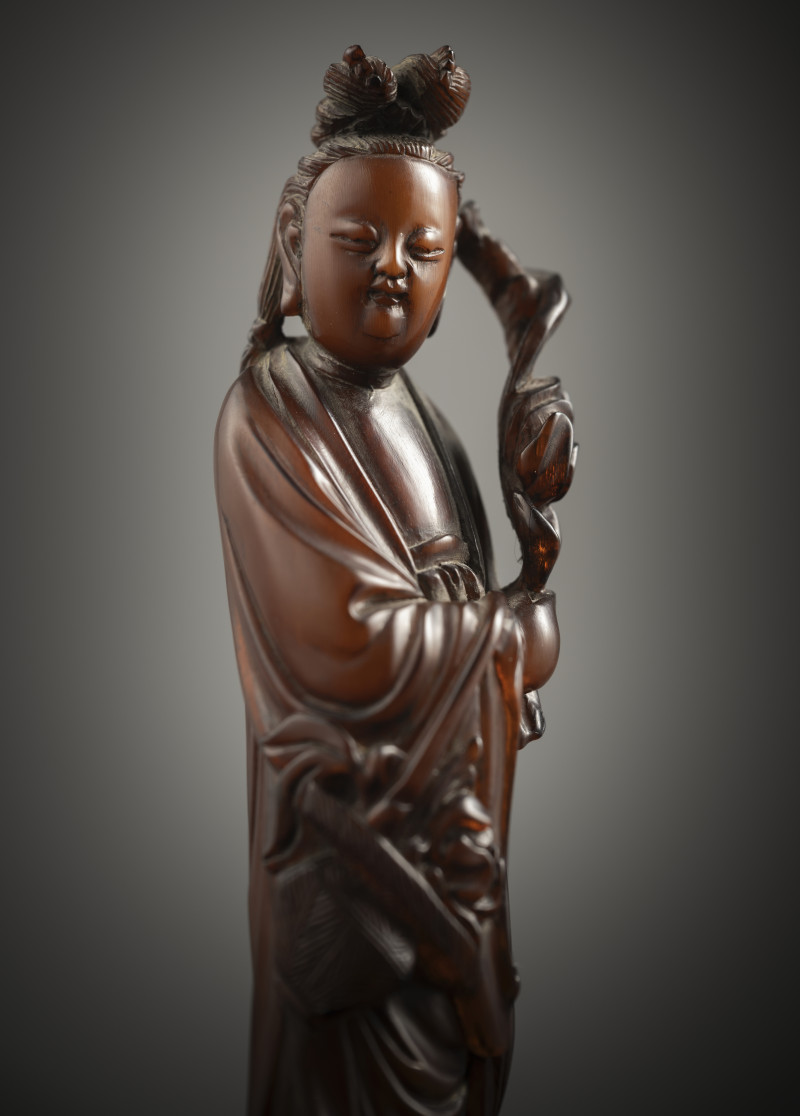 A buffalo horn figure of Guanyin on a wooden stand - 图5