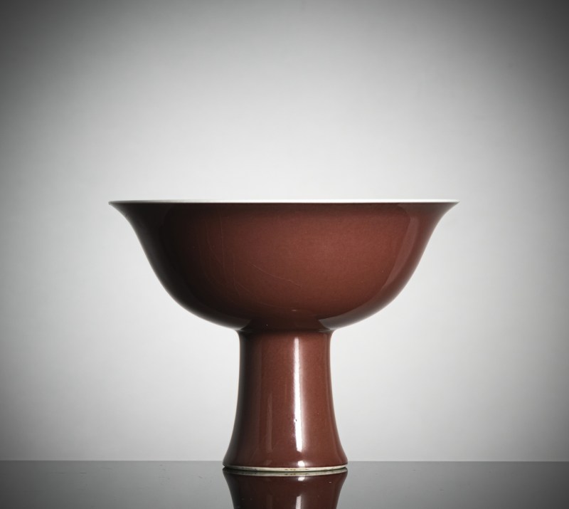 A copper-red glazed porcelain 'stemcup' with anhua decoration of dragons inside - 图2