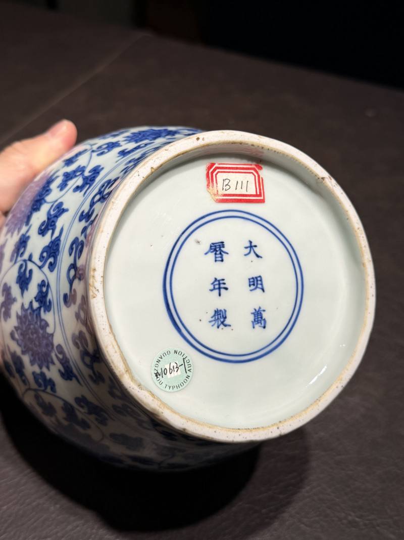 明万历 青花缠枝莲纹罐 - 图13