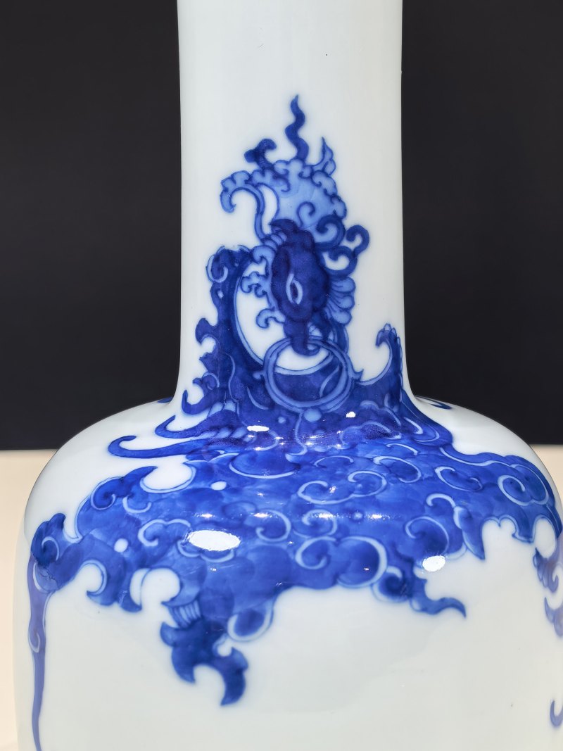 清康熙 青花夔凤纹摇铃尊 - 图10