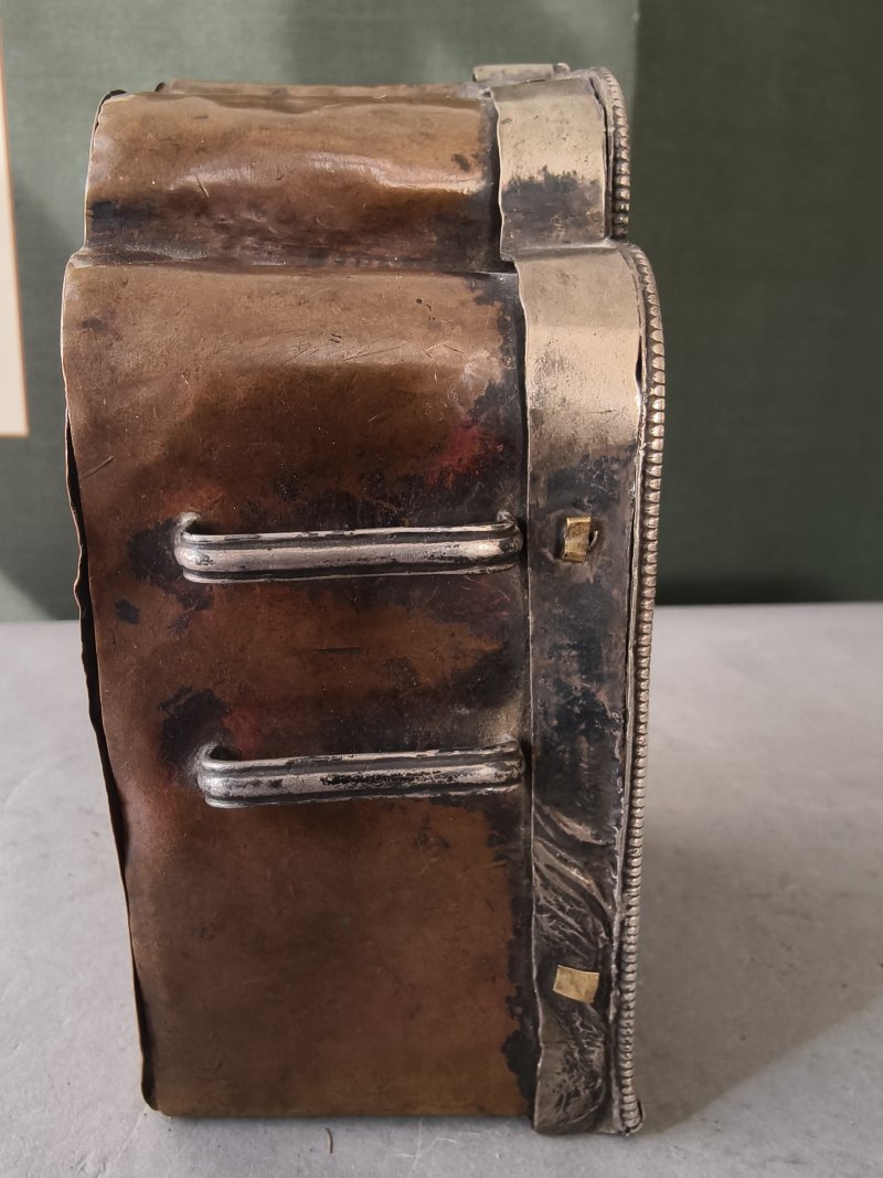 A copper gahu with partially gilded silver front with 'Buddhist emblems' and figure of Amitayus with turquoise inlays - 图14